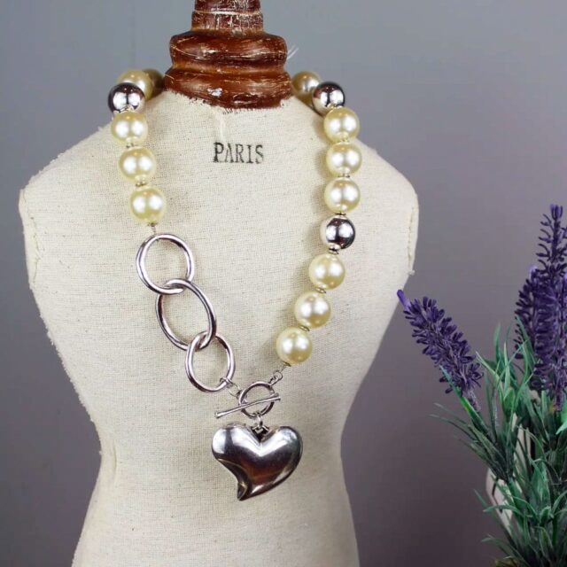 Chunky Faux Pearl Short Necklace